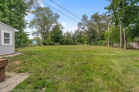 Exterior - 35520 Ronald St, Romulus, MI 48174 photo 5 of 11