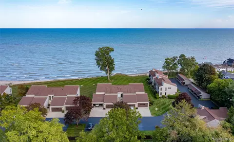 7214 2nd St, Lakeport, MI 48059
