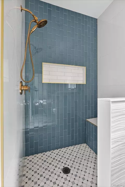 Bath - 3133 Farmbrook Ln, Metamora, MI 48455 photo 4 of 5