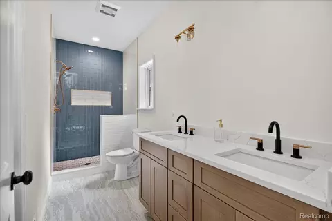 Bath - 3133 Farmbrook Ln, Metamora, MI 48455 photo 2 of 5