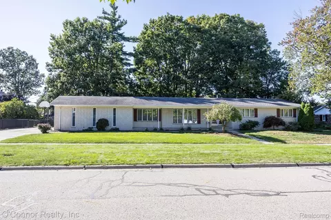 948 Illinois St, Marysville, MI 48040