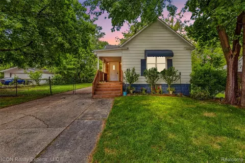 22 Meadle St, Mount Clemens, MI 48043