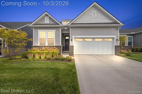1636 Landings Ln, Milford, MI 48381