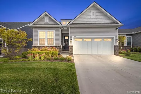 1636 Landings Ln, Milford, MI 48381