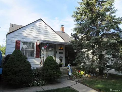 20428 Elkhart St, Harper Woods, MI 48225