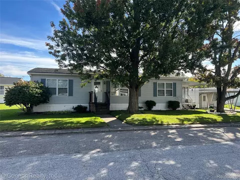 3333 Ravenswood #33, Marysville, MI 48040