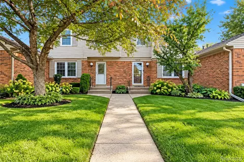 24264 Bashian Dr, Novi, MI 48375