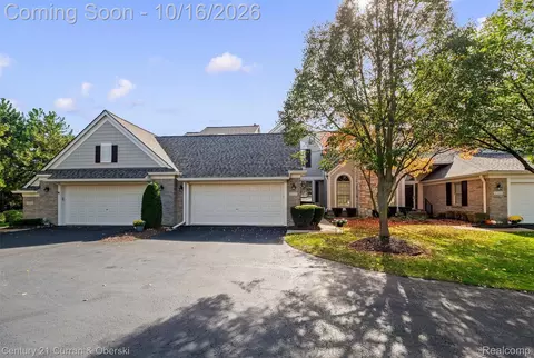 16592 Lyonhurst Cir N, Northville, MI 48168
