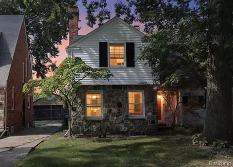 2720 Woodstock Dr, Highland Park, MI 48203