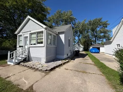 18615 Martin Rd, Roseville, MI 48066
