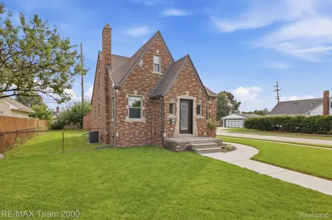 5808 Merriman Rd, Garden City, MI 48135