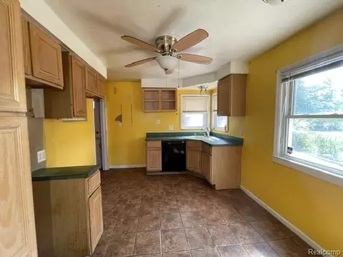 Kitchen - 29451 Steinhauer St, Inkster, MI 48141 photo 1 of 2