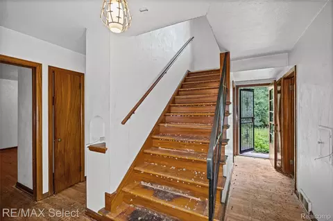 Entry Way - 2219 Copeman Blvd, Flint, MI 48504 photo 2 of 4