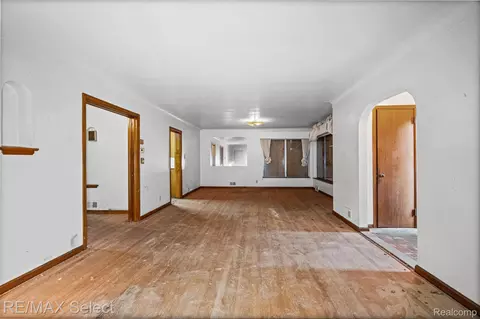 Living - 2219 Copeman Blvd, Flint, MI 48504 photo 4 of 5