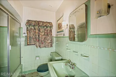 Bath - 2219 Copeman Blvd, Flint, MI 48504 photo 1 of 2