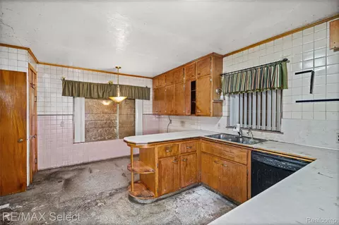 Kitchen - 2219 Copeman Blvd, Flint, MI 48504 photo 2 of 2