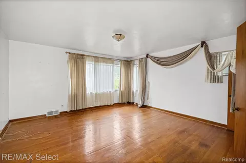 Living - 2219 Copeman Blvd, Flint, MI 48504 photo 5 of 5