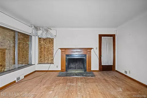 Living - 2219 Copeman Blvd, Flint, MI 48504 photo 3 of 5
