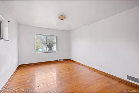 Bedroom - 2219 Copeman Blvd, Flint, MI 48504 photo 5 of 7