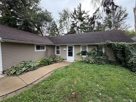 16304 E 10 Mile Rd, Eastpointe, MI 48021