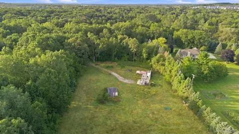 700 W Maple Rd, Milford, MI 48381