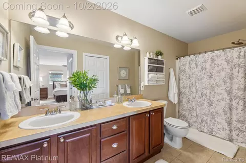 Bath - 526 Kimball St, Howell, MI 48855 photo 3 of 3