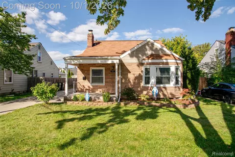21609 Gaukler St, Saint Clair Shores, MI 48080