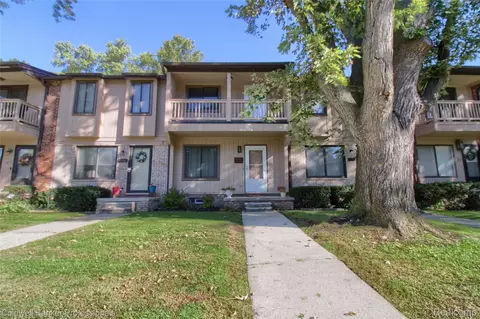 3114 Summers Rd, Keego Harbor, MI 48320