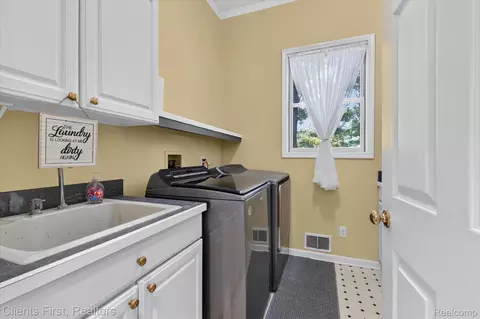 Other - 2912 Tanglewood Dr, Wayne, MI 48184 photo 6 of 14