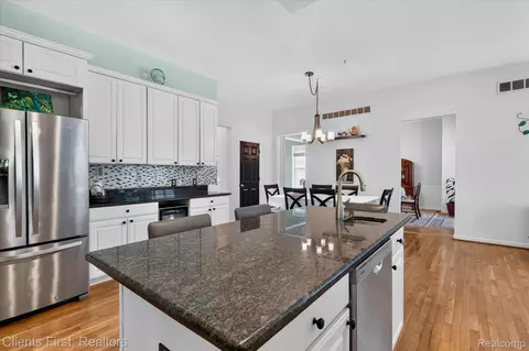 Kitchen - 2912 Tanglewood Dr, Wayne, MI 48184 photo 4 of 4