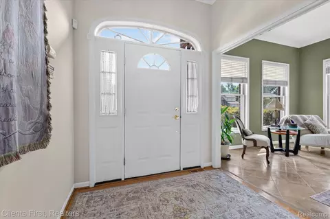Entry Way - 2912 Tanglewood Dr, Wayne, MI 48184 photo 1 of 2