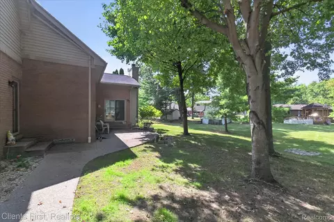 Exterior - 2912 Tanglewood Dr, Wayne, MI 48184 photo 7 of 7