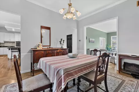 Dining - 2912 Tanglewood Dr, Wayne, MI 48184 photo 2 of 5