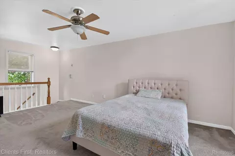 Bedroom - 2912 Tanglewood Dr, Wayne, MI 48184 photo 6 of 11