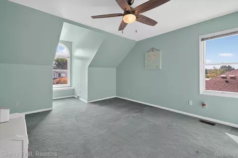 Bedroom - 2912 Tanglewood Dr, Wayne, MI 48184 photo 7 of 11