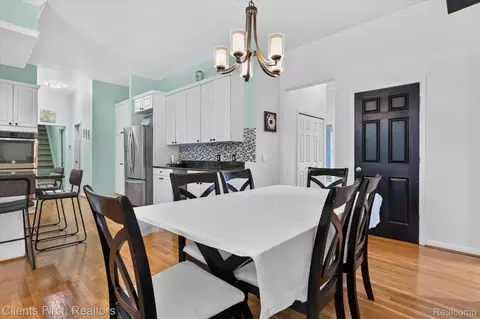 Dining - 2912 Tanglewood Dr, Wayne, MI 48184 photo 4 of 5