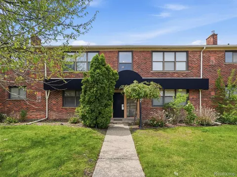 25707 Woodward Ave, Royal Oak, MI 48067
