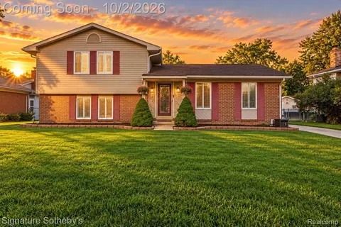 4071 Ironside Dr, Waterford, MI 48329