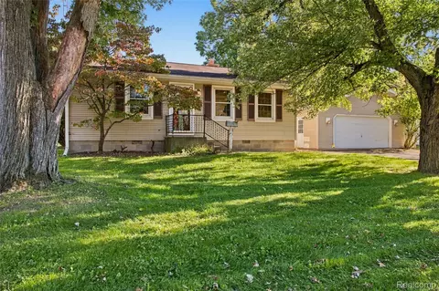 218 E North St, Chelsea, MI 48118