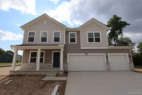4319 Oak St, Grand Blanc, MI 48439