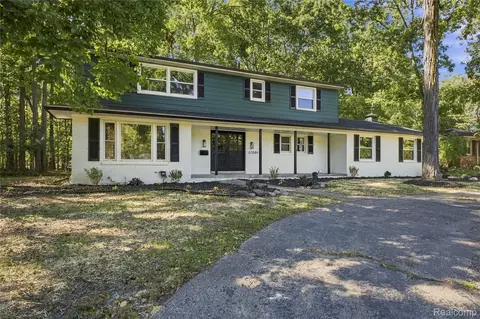 32089 Olde Franklin Dr, Farmington Hills, MI 48334