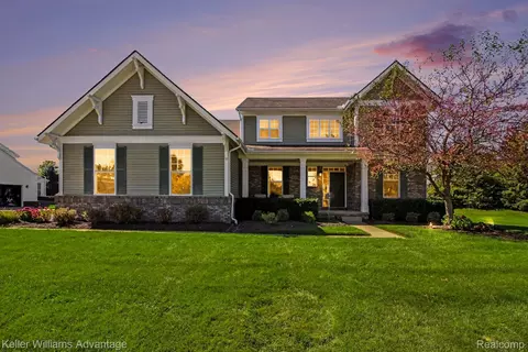 26393 Creekside Dr, Lyon, MI 48165