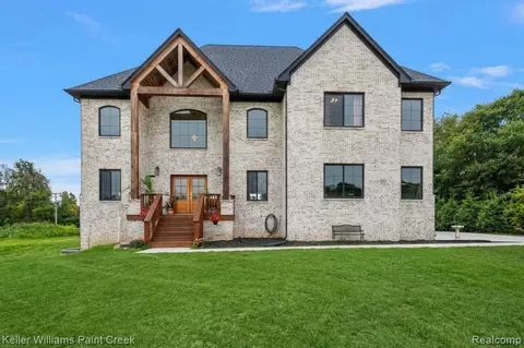 4850 Pinecrest Ct, Dryden, MI 48428