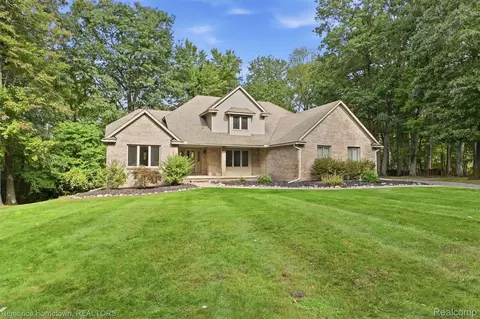 11975 Cody Creek Ct, South Lyon, MI 48178