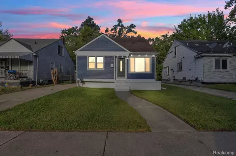 8459 Pierson St, Detroit, MI 48228
