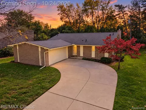 30250 Pleasant Trl, Southfield, MI 48076