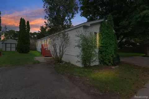 351 N Squirrel #261, Auburn Hills, MI 48326