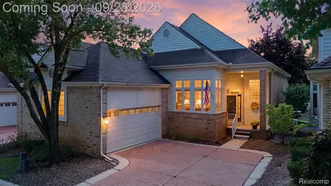 38147 N Vista Dr, Livonia, MI 48152