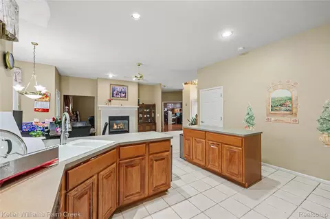 Kitchen - 21257 Gentry Dr, Macomb, MI 48044 photo 4 of 5