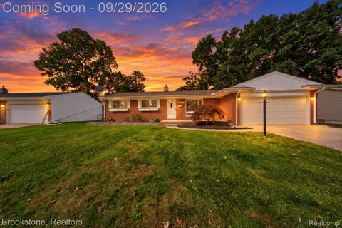 3953 Percy King Rd, Waterford, MI 48329